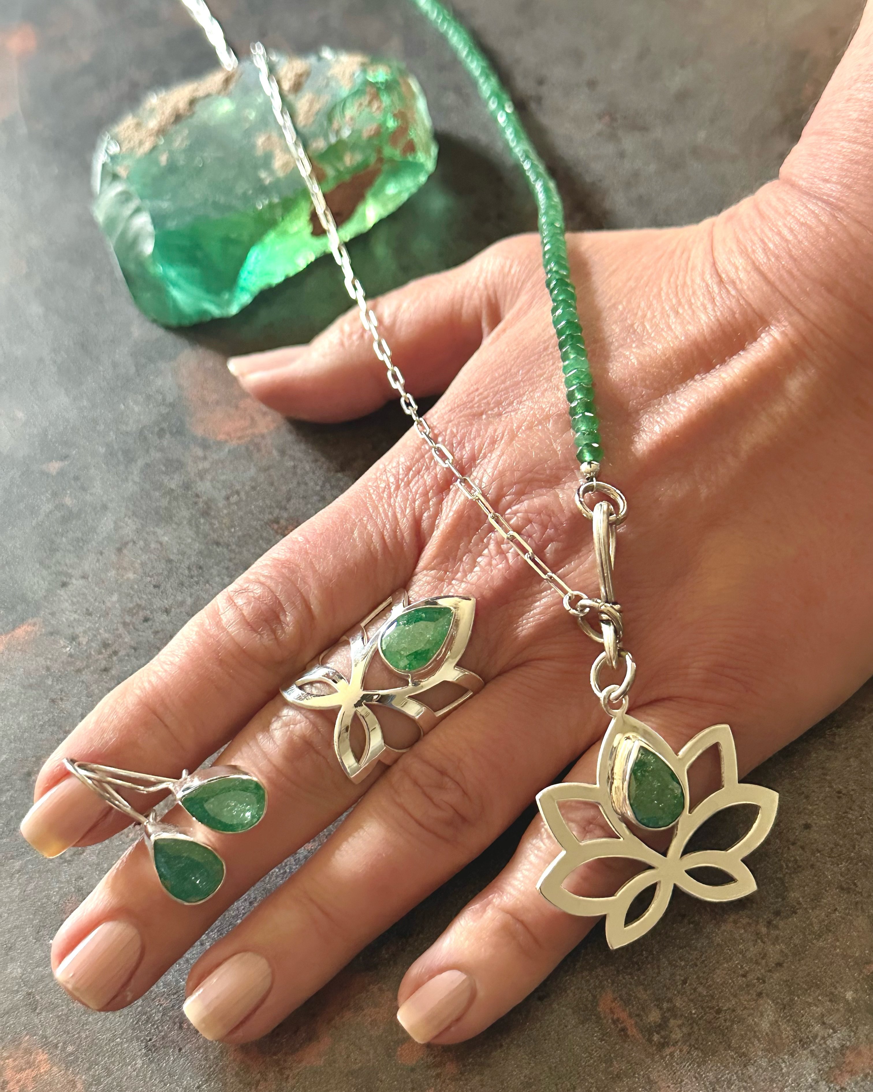 925 Ayar Lotus Çiçeği Zümrüt Taşlı Set