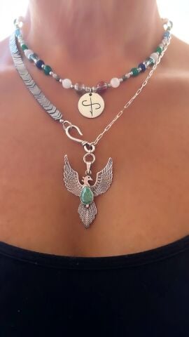 Doğaltaş Gümüş Özel Tasarım Aşk Sembollü Kök Zümrüt Taşlı Anka Kuşlu İkili Kolye Kombin