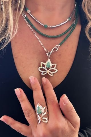 Doğaltaş Gümüş Lotus Çiçeği Yeşim Zümrüt Taşlı Set