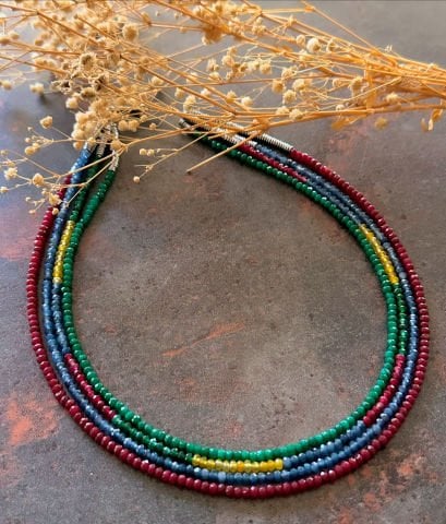 Safir, Zümrüt, Sitrin ve Yakut Taşlarından Oluşan Kolye