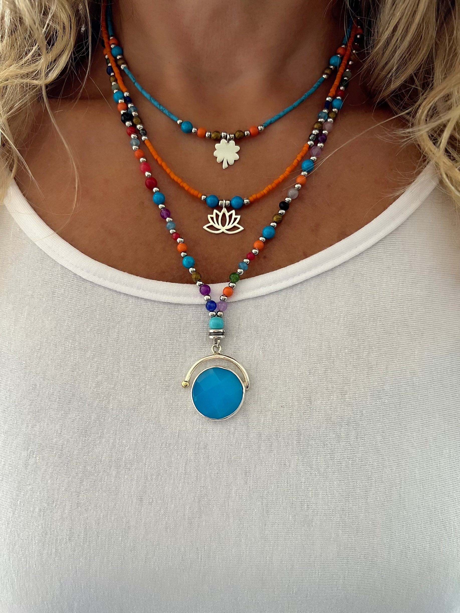 Doğaltaş Gümüş Yonca Lotus Çiçeği Mavi Kuvars Gerçek Taş Kolye Kombin